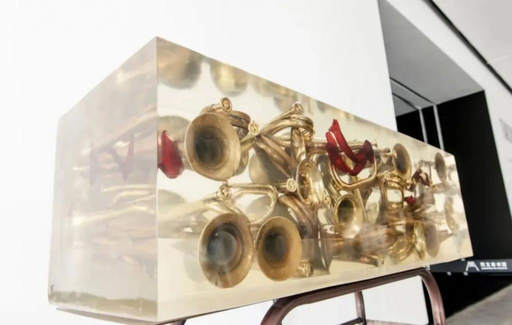 还记得巴黎名媛舞会吧?她是唯一受邀的内地女孩?