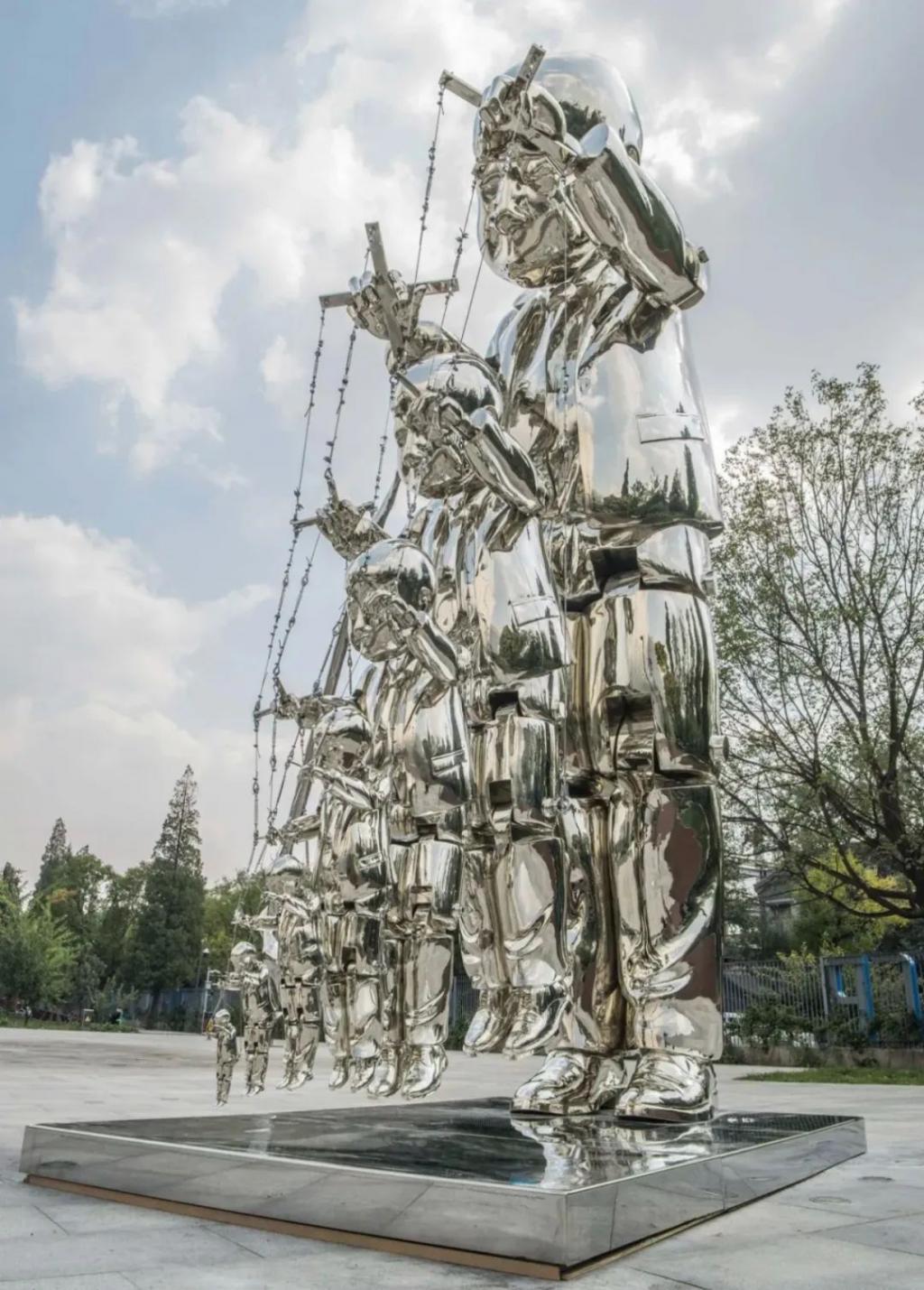 还记得巴黎名媛舞会吧?她是唯一受邀的内地女孩?