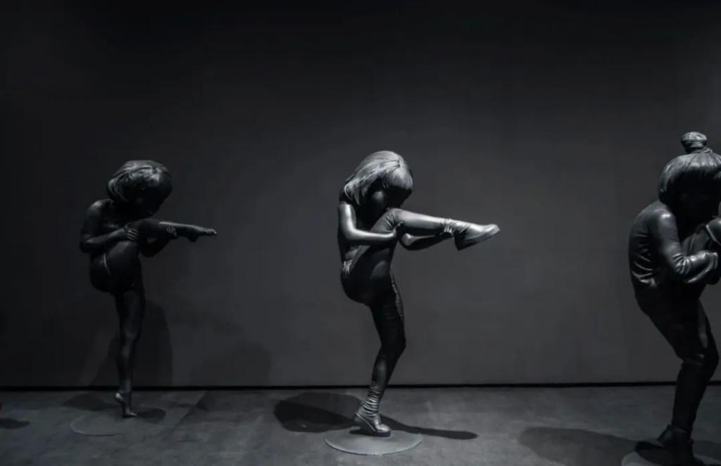 还记得巴黎名媛舞会吧?她是唯一受邀的内地女孩?