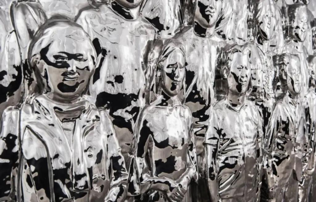 还记得巴黎名媛舞会吧?她是唯一受邀的内地女孩?