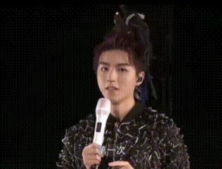 还记得巴黎名媛舞会吧?她是唯一受邀的内地女孩?