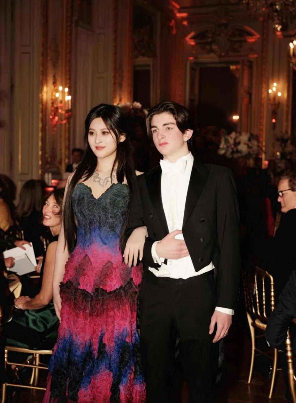 还记得巴黎名媛舞会吧?她是唯一受邀的内地女孩?