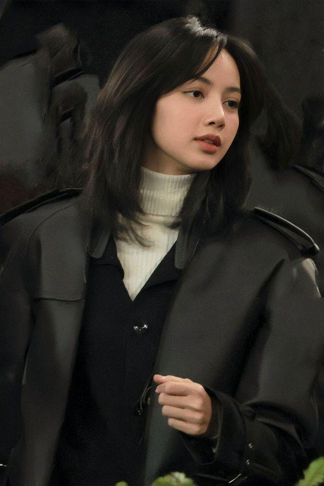 没分！Lisa跟三公子一起看球赛心情好 被嘲变陪玩