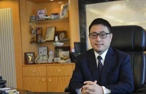 王源恋爱风波升级！女方曾是顶级白富美，被质疑履历造假