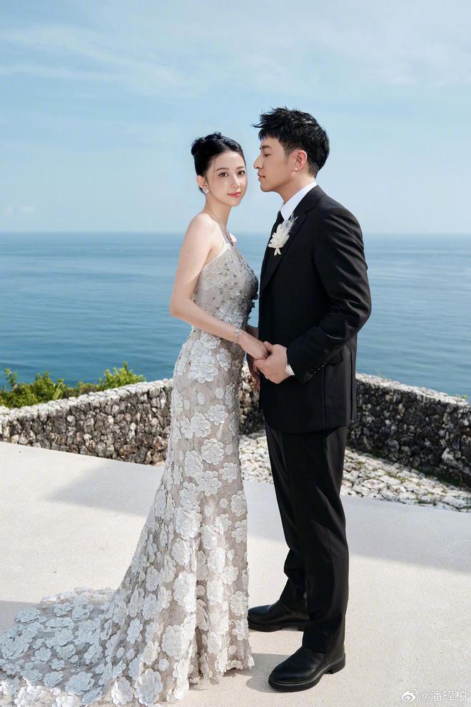 潘玮柏爱妻宣云晒婚礼高清照 换四套礼服尽显风情