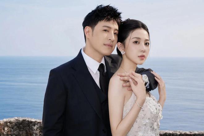 潘玮柏爱妻宣云晒婚礼高清照 换四套礼服尽显风情