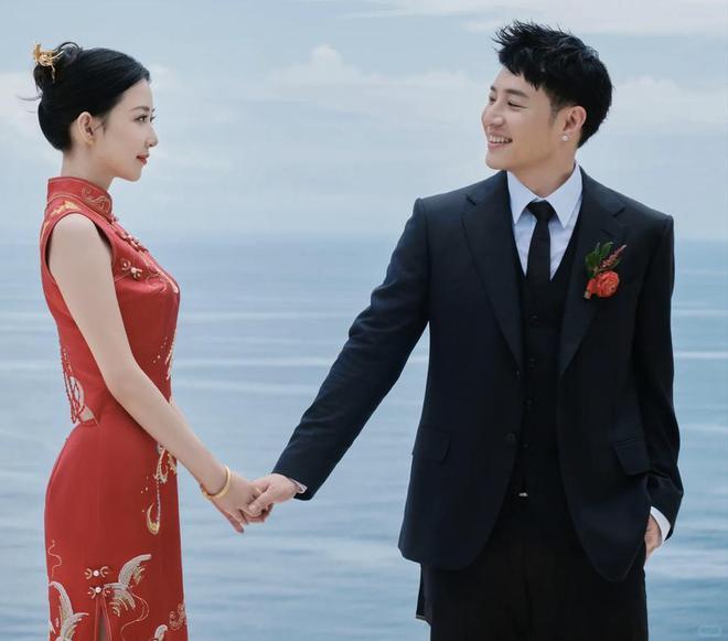 潘玮柏爱妻宣云晒婚礼高清照 换四套礼服尽显风情