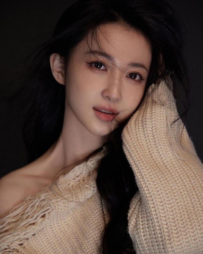 潘玮柏爱妻宣云晒婚礼高清照 换四套礼服尽显风情