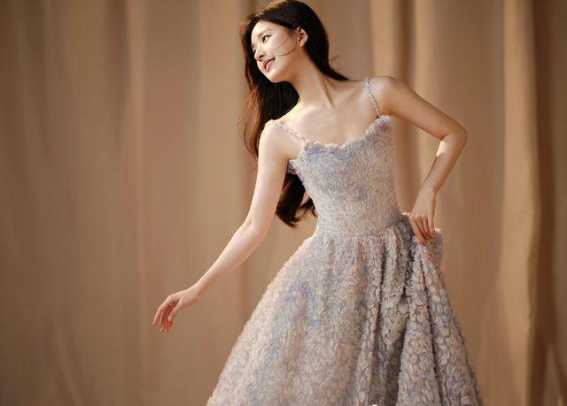潘玮柏晒婚礼照承认补办婚礼 宣云穿50万婚纱出嫁