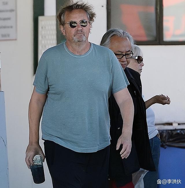 马修·派瑞去世后，家人宣布：将其8.5亿遗产全捐了