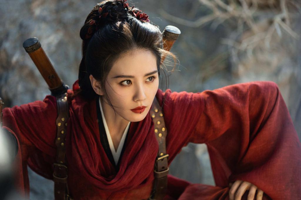 刘诗诗穿红衣秒变侠女 眼神霸气酷飒有型