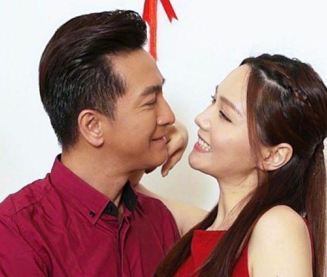 马国明汤洛雯过大礼，出手阔气多套金器估价百万