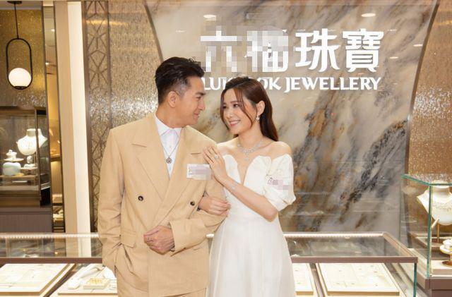 马国明汤洛雯过大礼，出手阔气多套金器估价百万