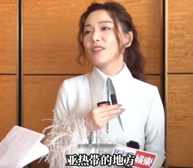 马国明汤洛雯过大礼，出手阔气多套金器估价百万