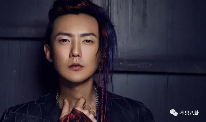 又一男明星与经纪人修成正果？他俩也算分分合合最终回到起点吧