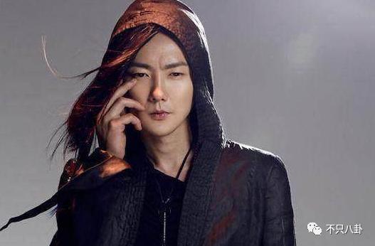 又一男明星与经纪人修成正果？他俩也算分分合合最终回到起点吧