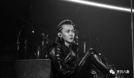 又一男明星与经纪人修成正果？他俩也算分分合合最终回到起点吧