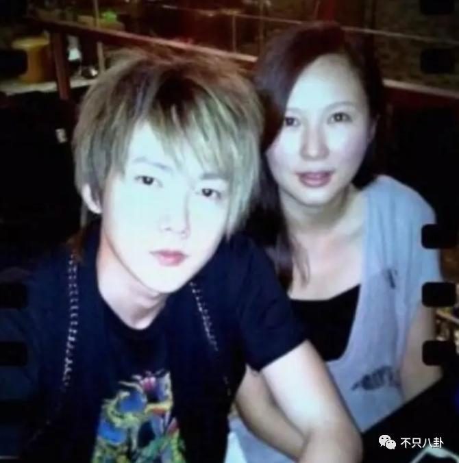 又一男明星与经纪人修成正果？他俩也算分分合合最终回到起点吧
