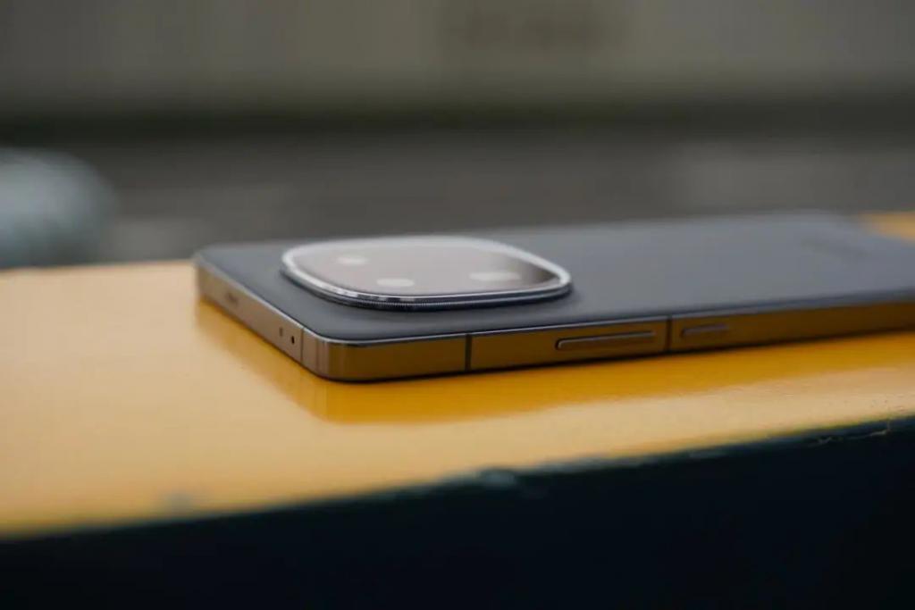 iQOO 12：影像史诗级进化，一款更精致的性能旗舰