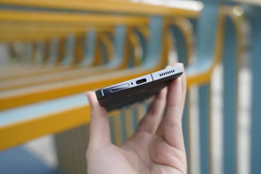 iQOO 12：影像史诗级进化，一款更精致的性能旗舰