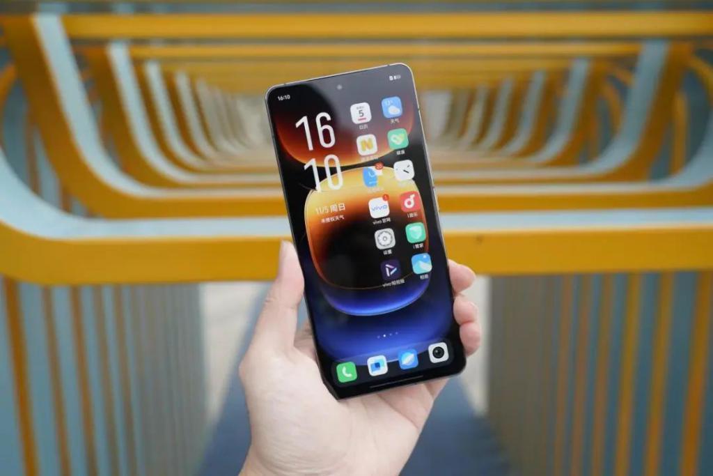 iQOO 12：影像史诗级进化，一款更精致的性能旗舰