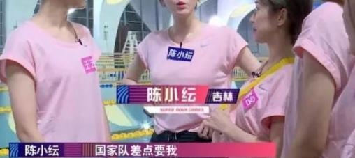 她因发育过猛退出国家游泳队，却被三流导演看中一夜成名