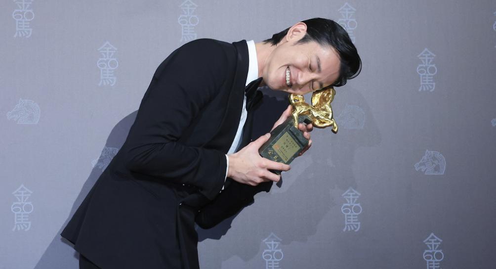 真好，又火了一个「变态」男演员
