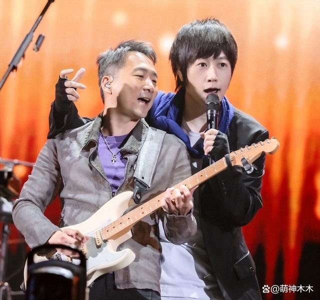 五月天演唱会被曝假唱对口型，粉丝称是惯犯，更多黑幕被扒
