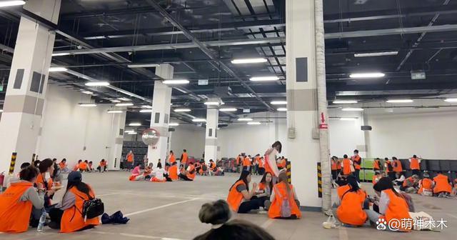 五月天演唱会被曝假唱对口型，粉丝称是惯犯，更多黑幕被扒