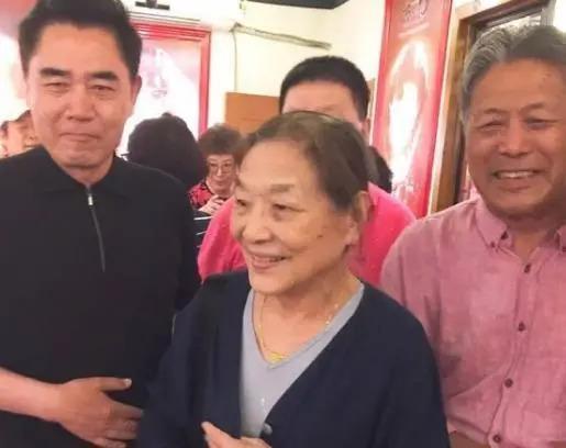 电影界泰斗级人物，半个演艺圈都是他弟子，张艺谋也要让三分