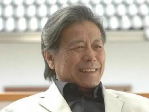 电影界泰斗级人物，半个演艺圈都是他弟子，张艺谋也要让三分