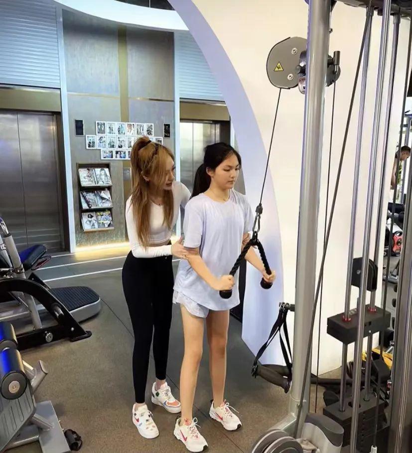 王诗龄进贵族女校，名二代们的“精英教育”到底咋回事？