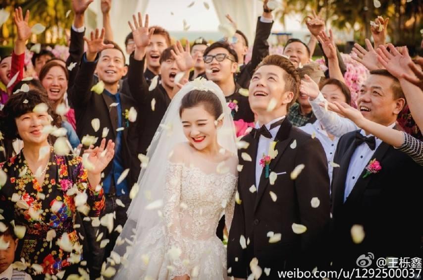 官宣离婚！这对假面夫妻，装不下去了……