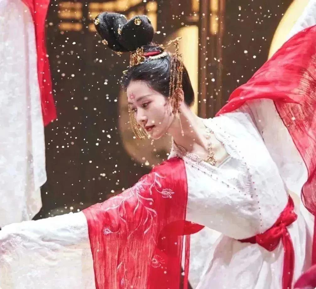 条件不符就别演“情妇”了，34岁陈小纭告诉你啥叫教科书式撩汉