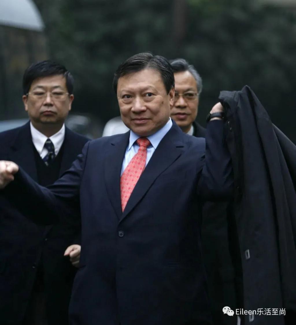 分300亿给美貌儿媳？新晋女首富经历了什么赌王都来吃瓜