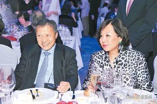 分300亿给美貌儿媳？新晋女首富经历了什么赌王都来吃瓜