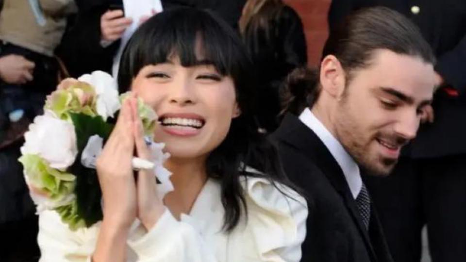 那个嫁给欧洲王子当上王妃的中国姑娘，现在怎么样了？