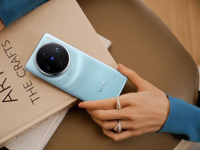 首发天玑 9300，vivo X100 系列手机真机实拍图公布