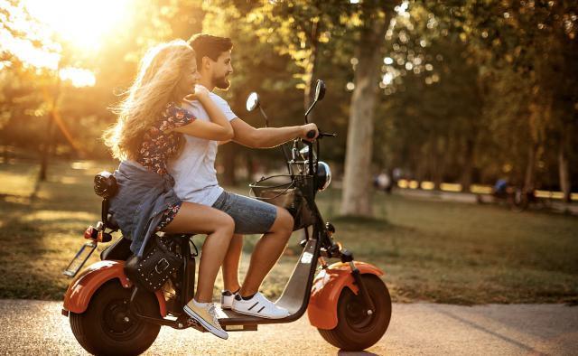 电动两轮车争抢县城05后