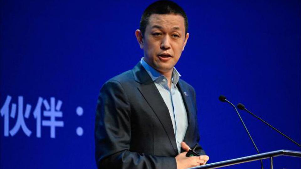 李斌奋力留在牌桌上