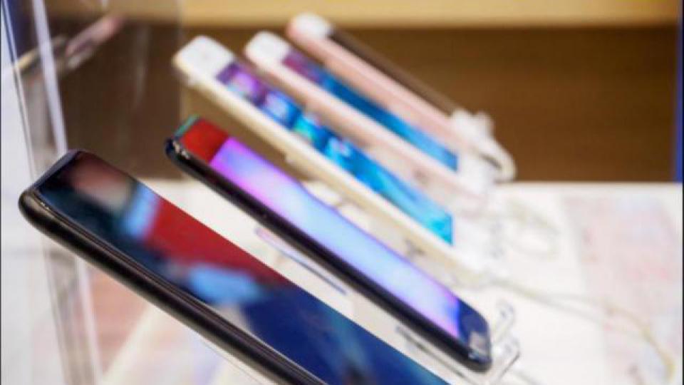 内卷的痛，让手机厂商患上“讨好症”