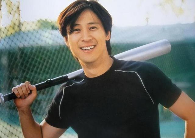 55岁解晓东近况曝光，与阎维文朱时茂开心聚餐