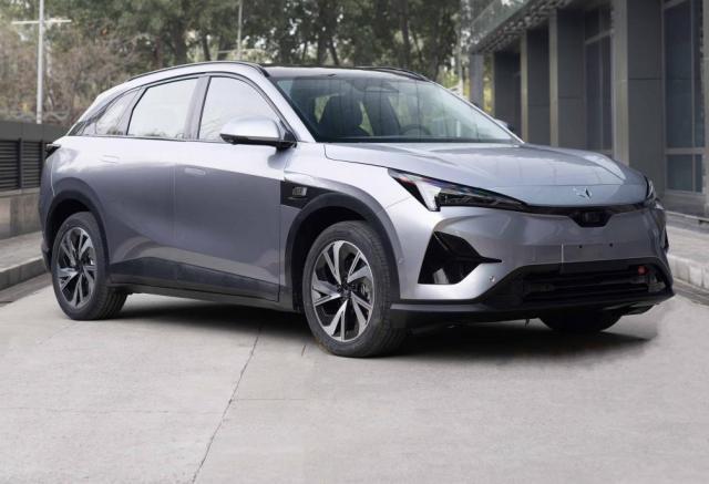 消息称极狐阿尔法 T5 将于广州车展首发，定位纯电动中型 SUV