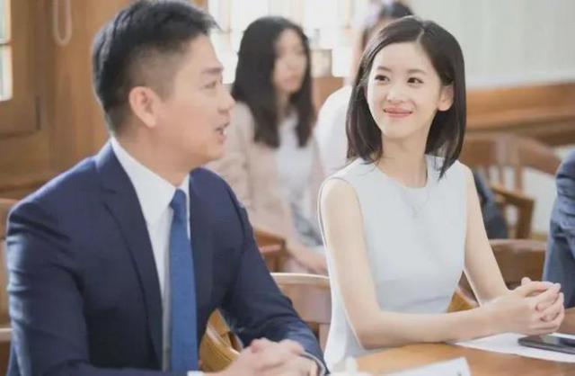 章泽天现身伦敦学校素颜憔悴 疑在给女儿求学铺路