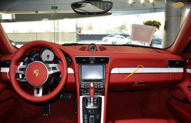 死性不改！郭美美出狱后又炫富，富二代男友开跑车送9万元包包