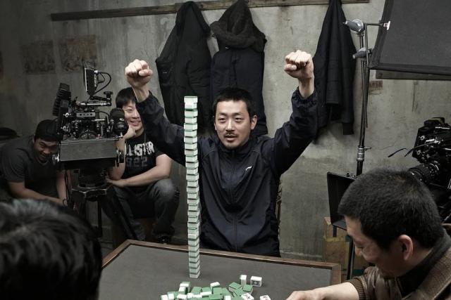 塌房三年，这顶流居然翻身了