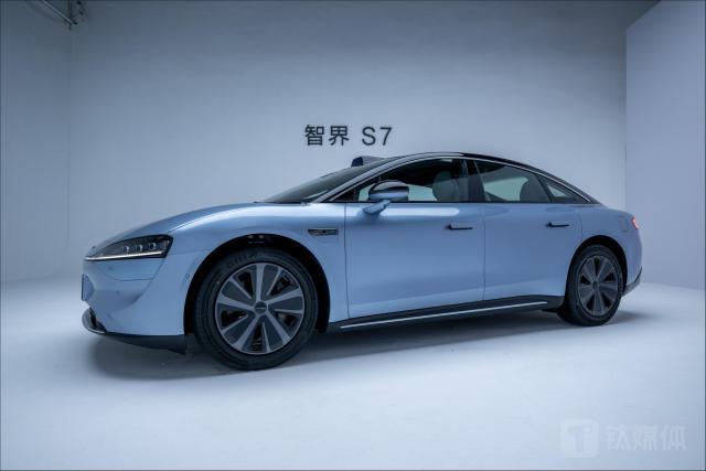 智界S7首发体验：1个座舱，如何分割满足3种需求？