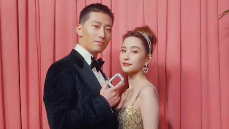 窦骁何超莲被传婚变后合体，男方私下无互动，和女方保持距离