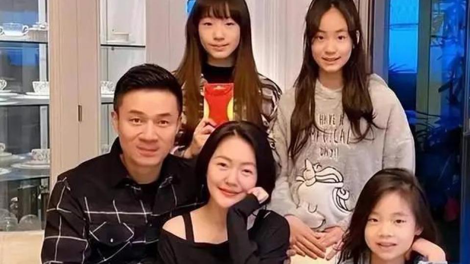 小S复出演亲热戏？求老公许亚钧同意遭大S调侃，被许老三怀疑