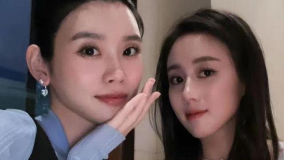 奚梦瑶何超欣出席活动与何锶珩同框合照，何超琼何超凤低调亮相